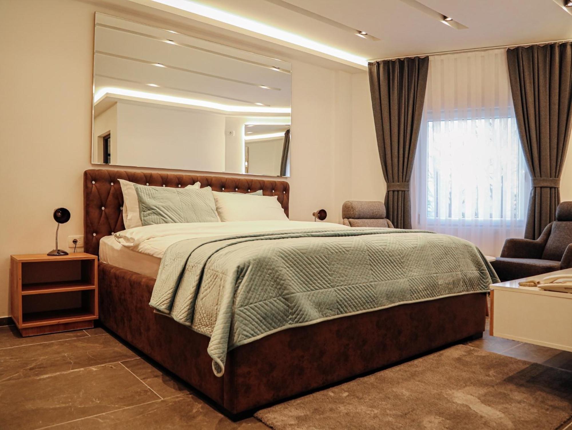 Hotel Europa 92 Урошевац Экстерьер фото