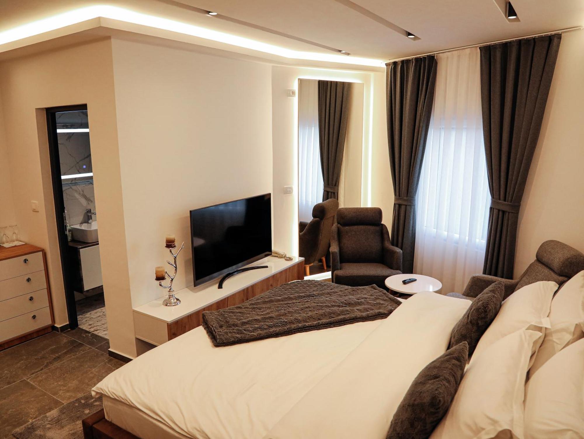 Hotel Europa 92 Урошевац Экстерьер фото